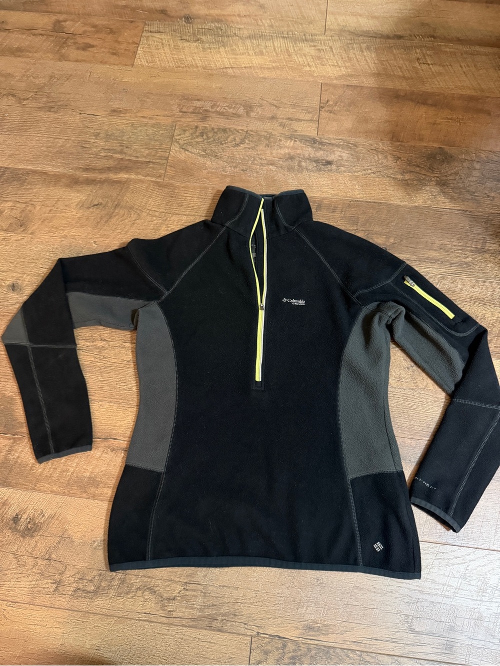Columbia Men’s Black & Gray Half-Zip Fleece Pullover with Yellow Zipper